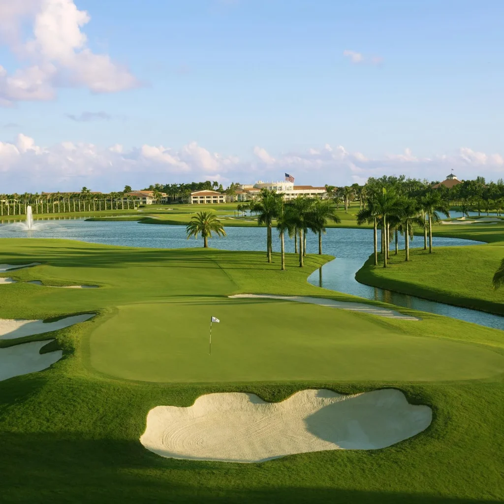 Doral-Moonlight-Golf-has-a-professional-golf-course-for-seasoned-golfer