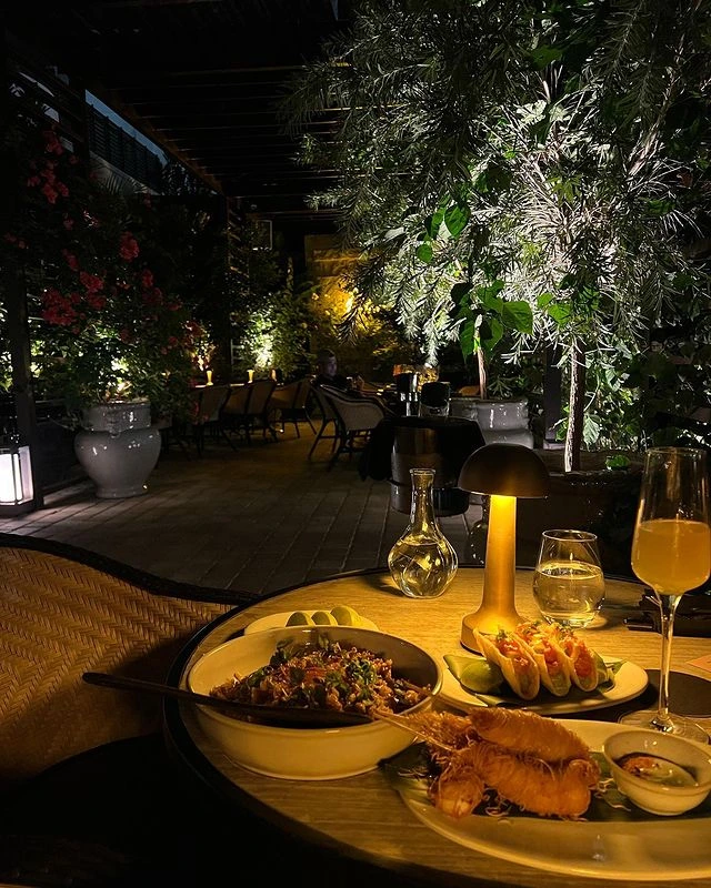 Moloko-Restaurant-offers-a-beautiful-atmosphere-for-late-night-dining