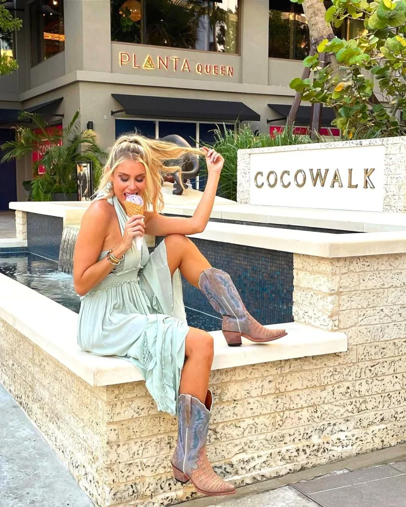 Cocowalk-is-an-outdoor-mall-with-a-twist-where-to-walk-in-Coconut-Grove 