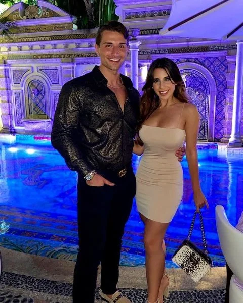 Following-the-Versace-Mansion-Restaurant-dress-code-is-important-for-a-great-dining-experience