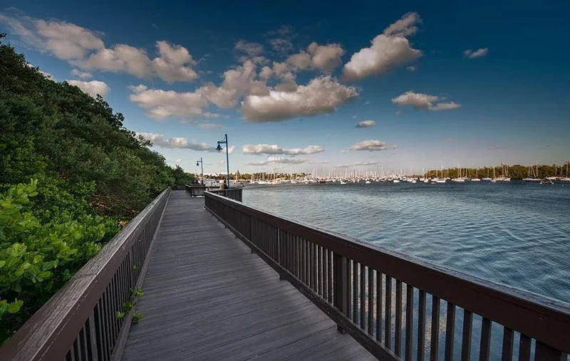 Bayside-bridge-for walks-at-Peacock-Park-Miami