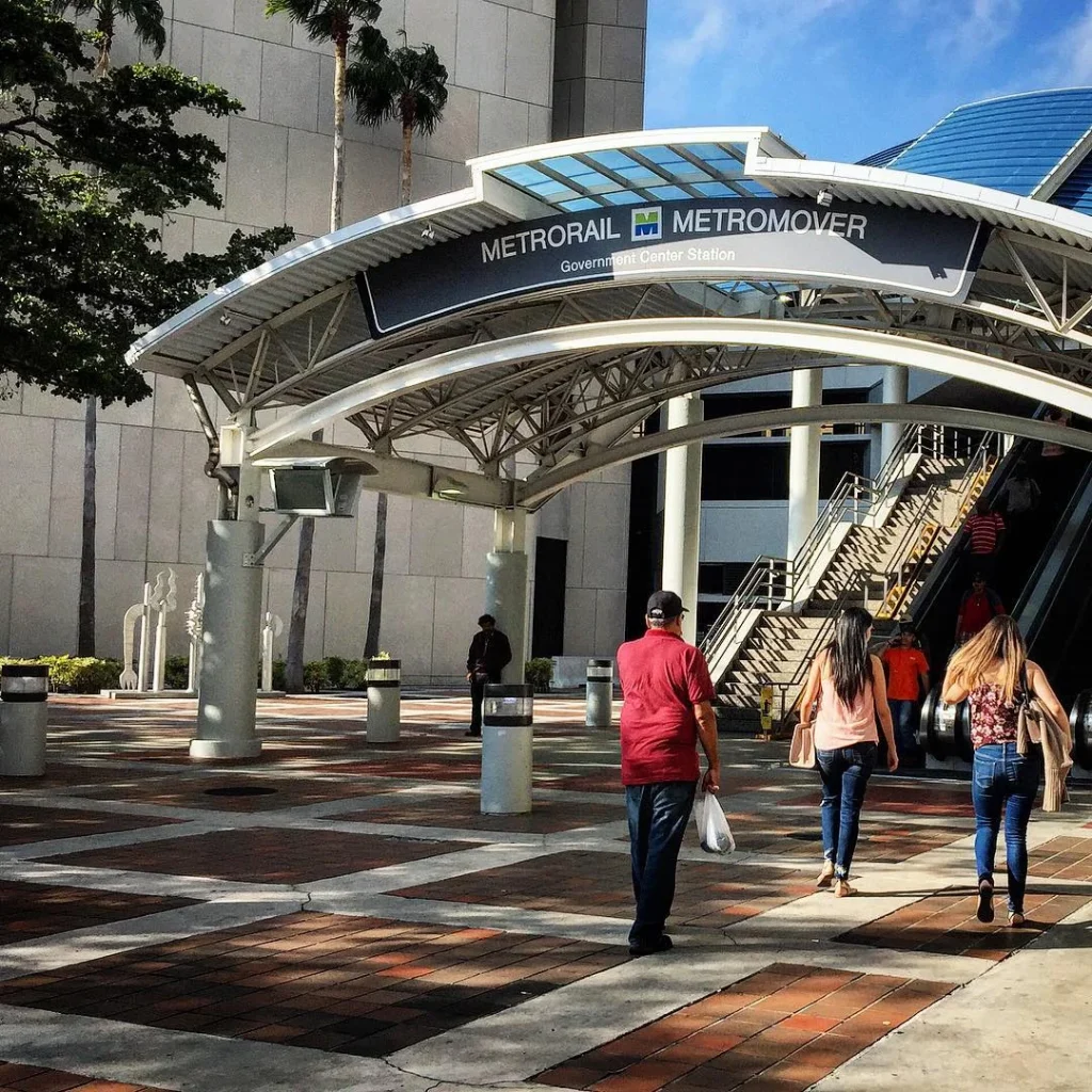 Metrorail-and-Metromover-are-great-ways-to-save-cash