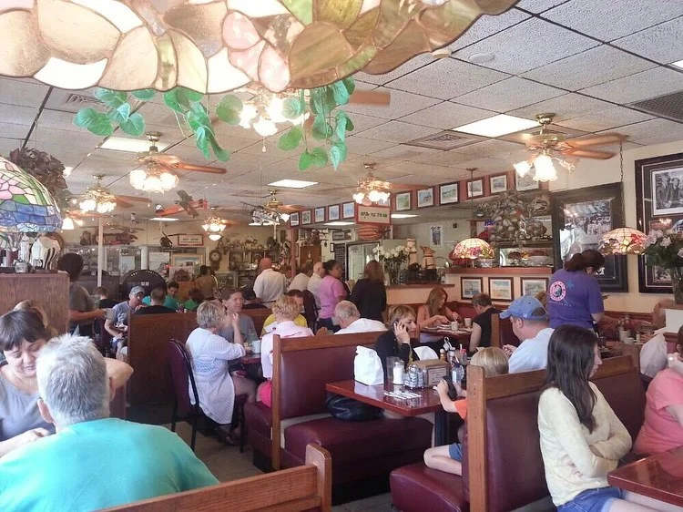 
Moms-Kitchen-is-a-popular-spot-for-breakfast-lunch-and-dinner-in-Fort-Lauderdale