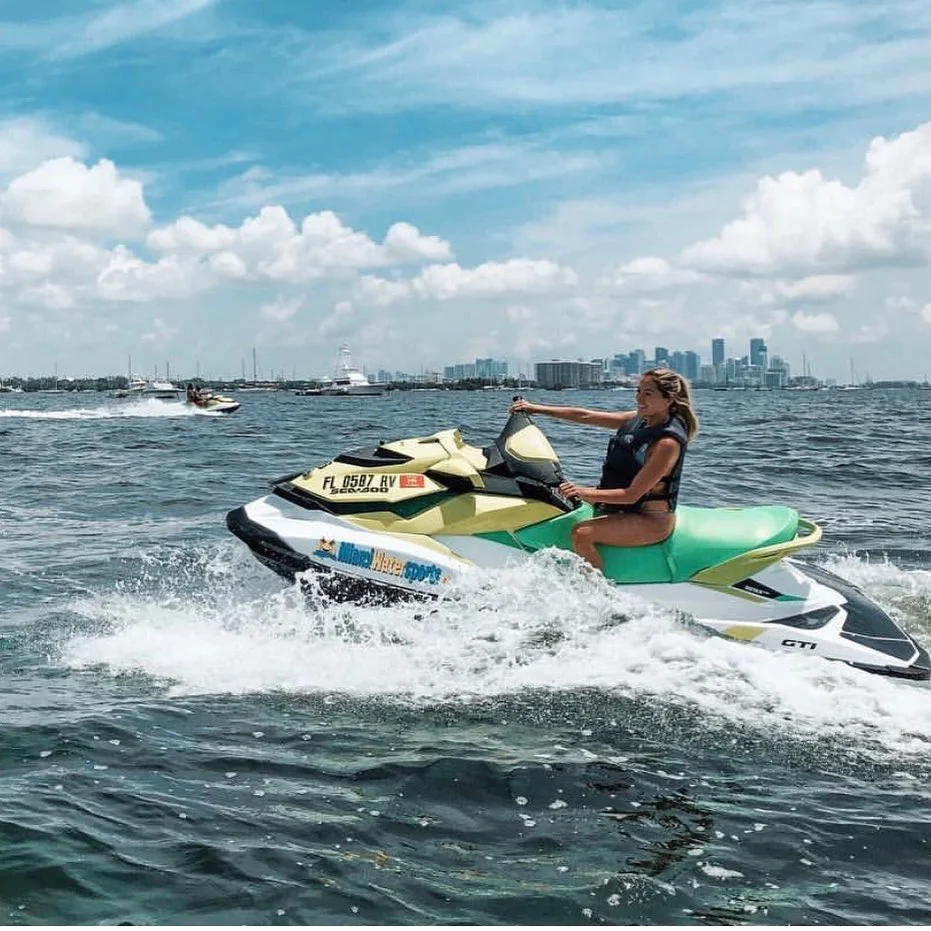 Miamis-warm-waters-and-favorable-weather-make-it-a-paradise-for-water-sports-enthusiasts