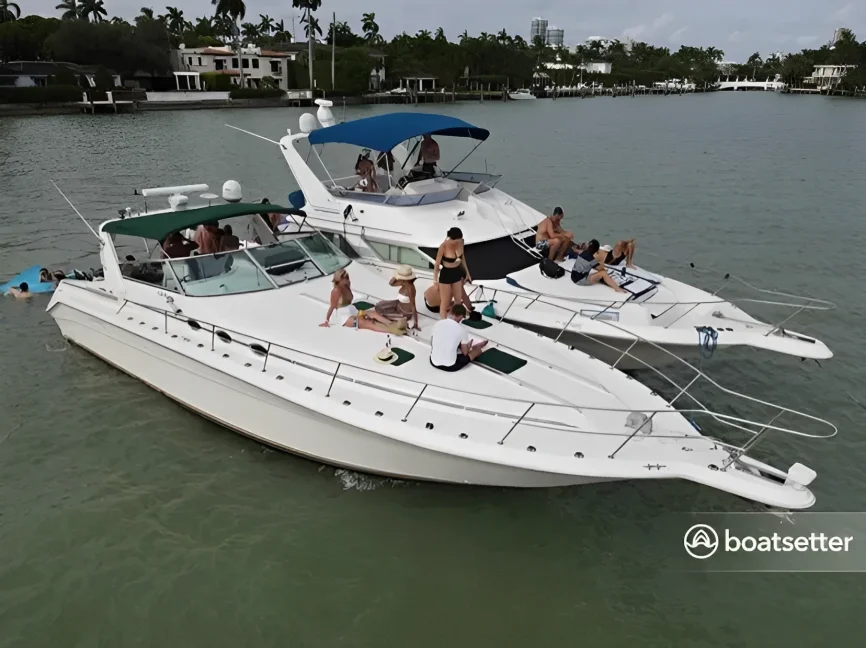 Sea-Ray-50"-boat-rental-in-Miami-Beach-to-enjoy-a-day-on-the-water-with-family-and-friends