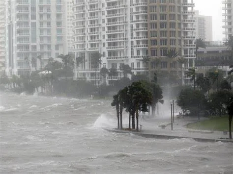 Flooding-in-Downtown-Miami