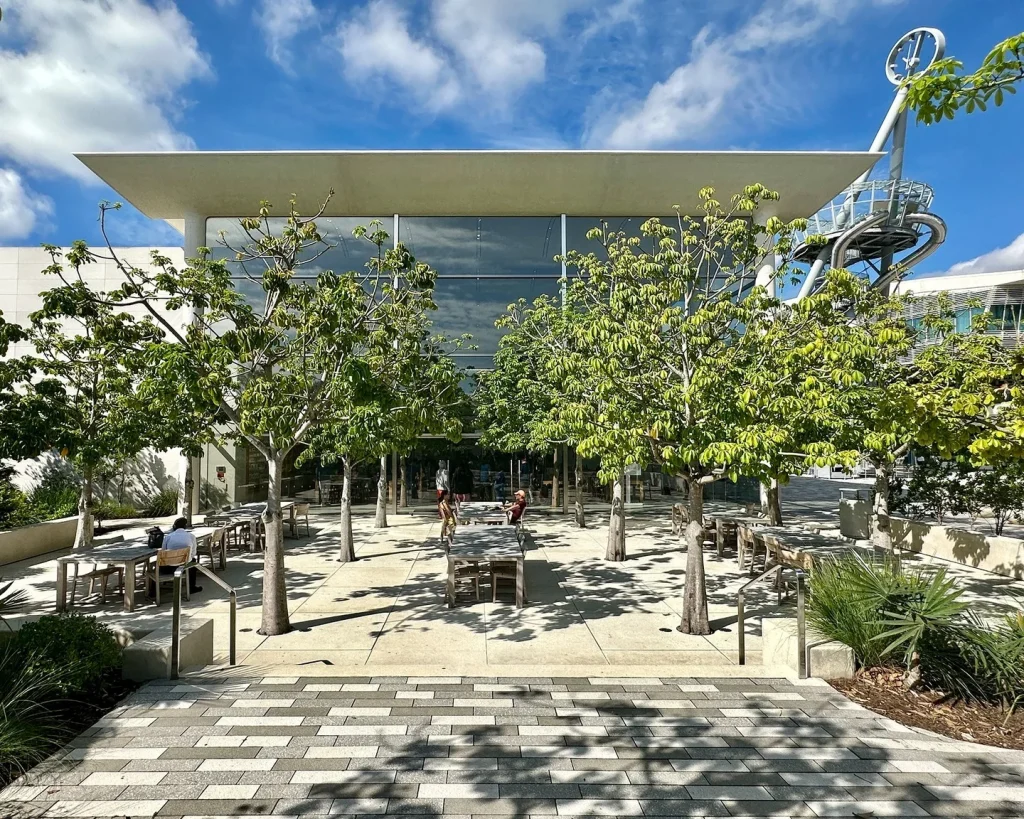 Gain-entry-to-Aventura-mall-through-this-beautiful-courtyard