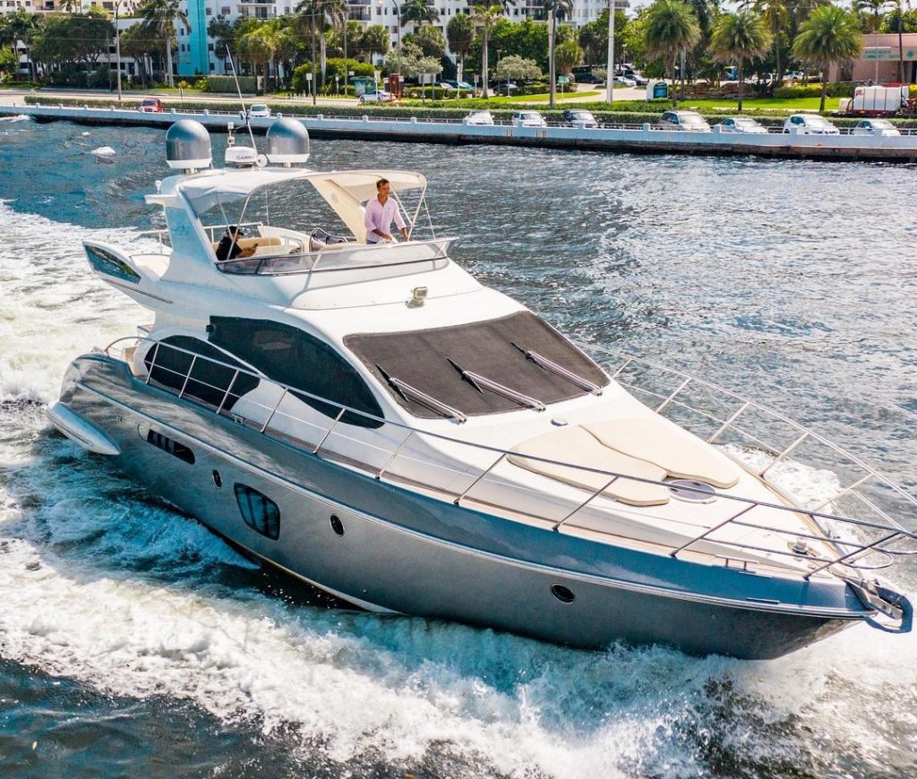Rent-a-boat-and-enjoy-the-Miami-Beach-Marina