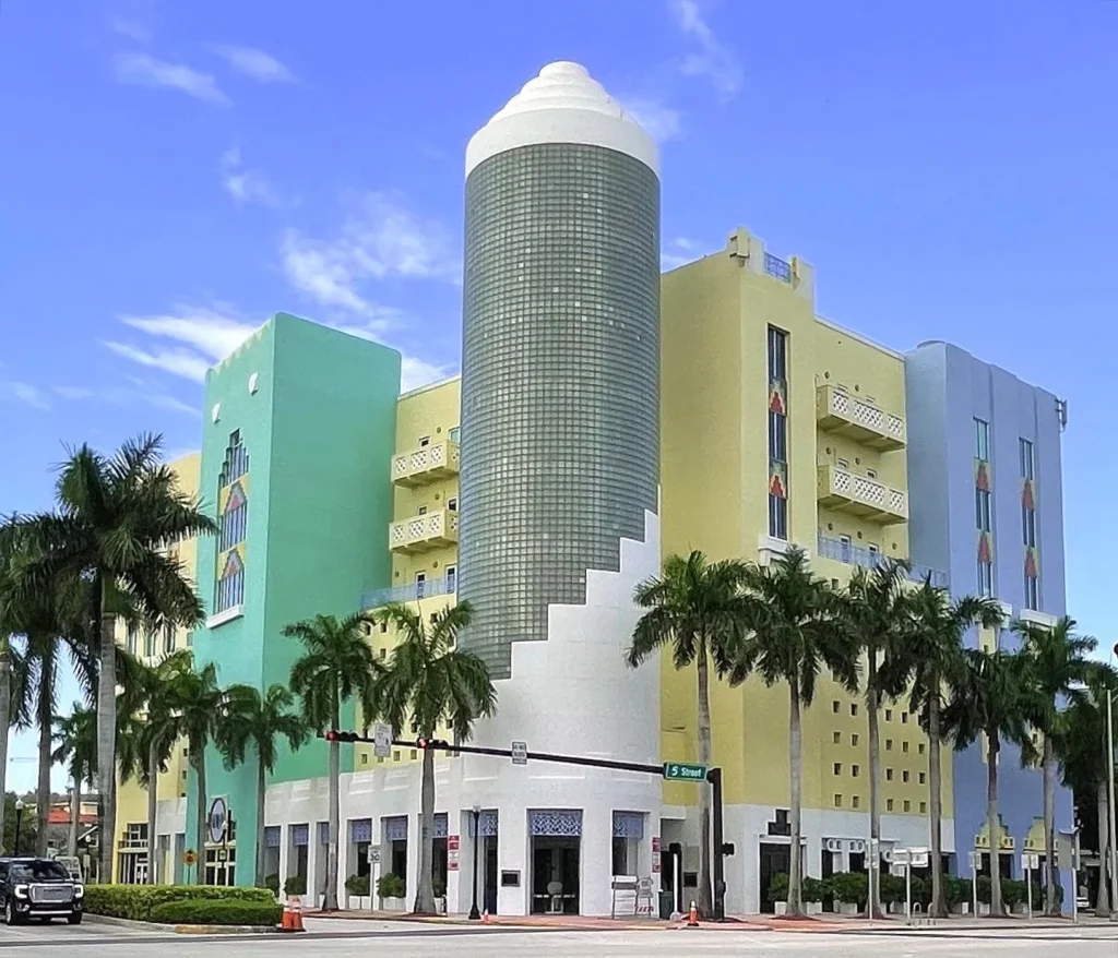 The-iconic-Art-Deco-architecture-makes-Miami-Beach-very-nice-to-visit-and-live-in