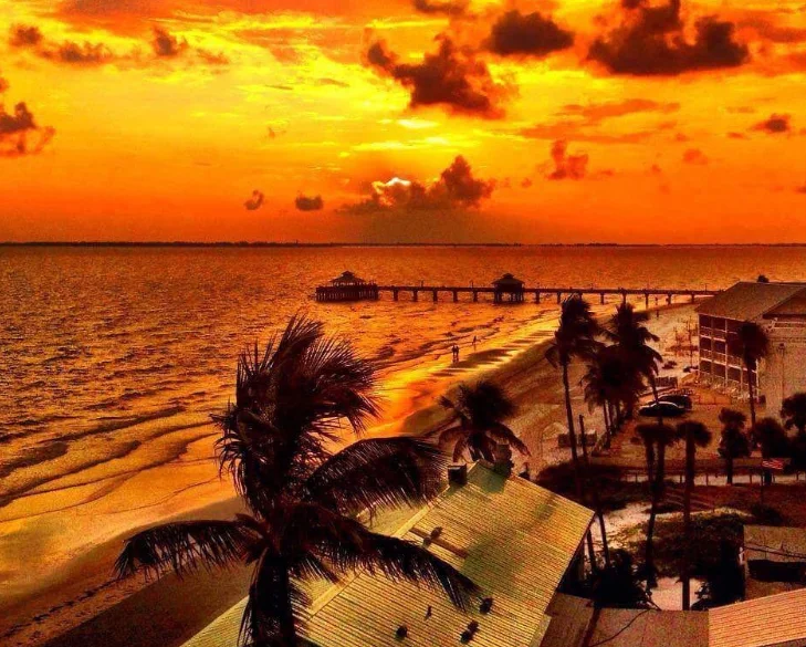 Fort Myers Beach sunset - @fortmyersbeachflorida Instagram