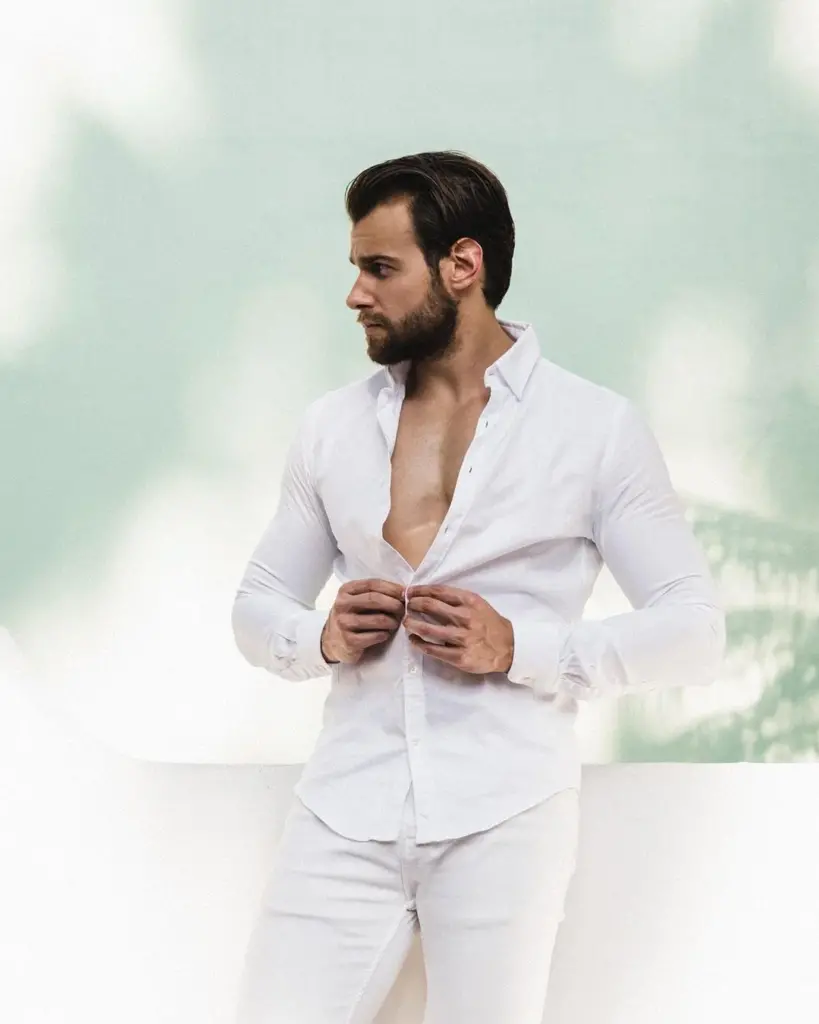 White long sleeve shirt on a white jean - @patrickvannegri Instagram