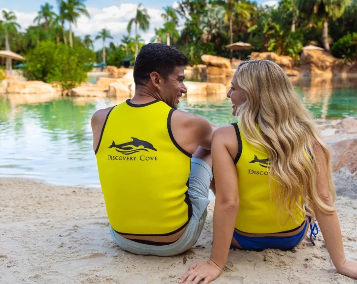 A couple's date at the Discovery Cove - @discoverycove Instagram